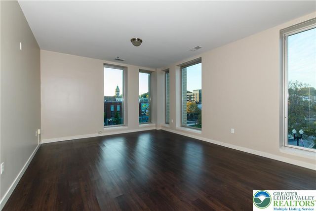 16 Centre Square 5A, Easton, PA 18042