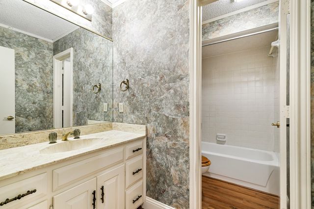 623 Windgate Court, Arlington, TX 76012