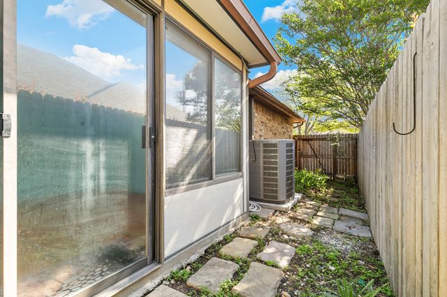 623 Windgate Court, Arlington, TX 76012