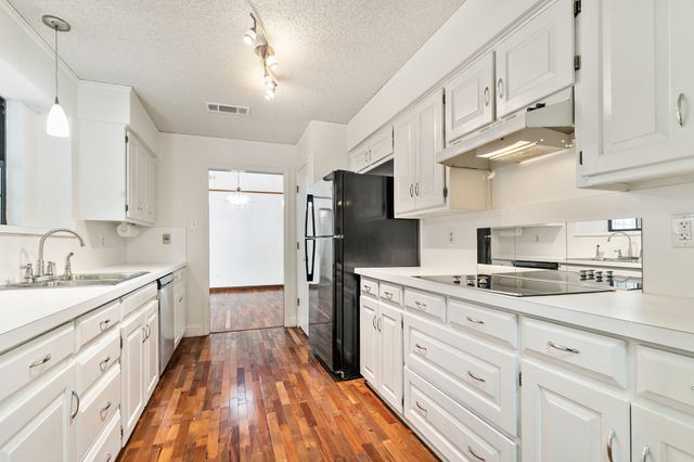 623 Windgate Court, Arlington, TX 76012