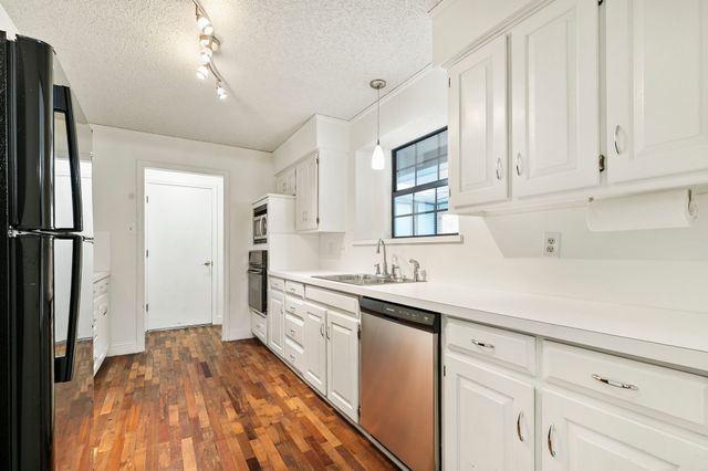 623 Windgate Court, Arlington, TX 76012