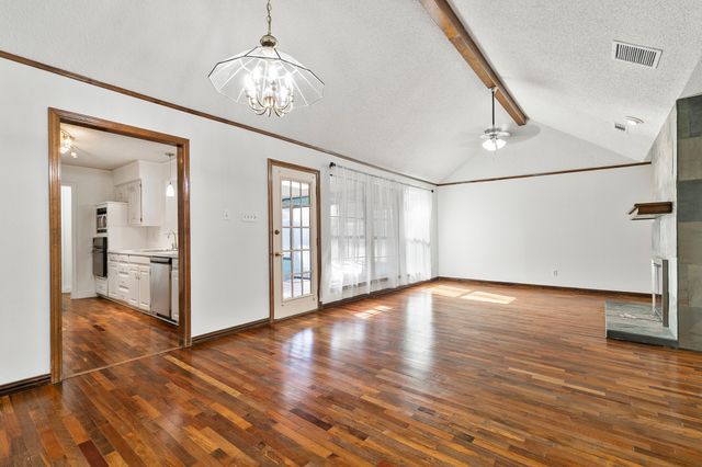 623 Windgate Court, Arlington, TX 76012