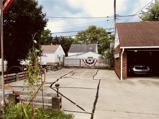 6411 Snow Road, Parma, OH 44129