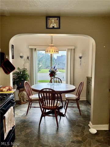 6411 Snow Road, Parma, OH 44129