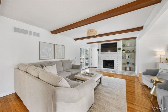 215 Straightoak Court, Ballwin, MO 63021