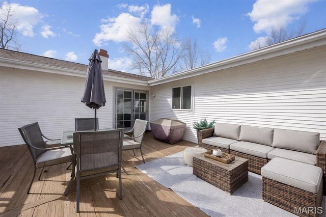 215 Straightoak Court, Ballwin, MO 63021