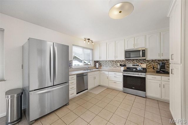 215 Straightoak Court, Ballwin, MO 63021