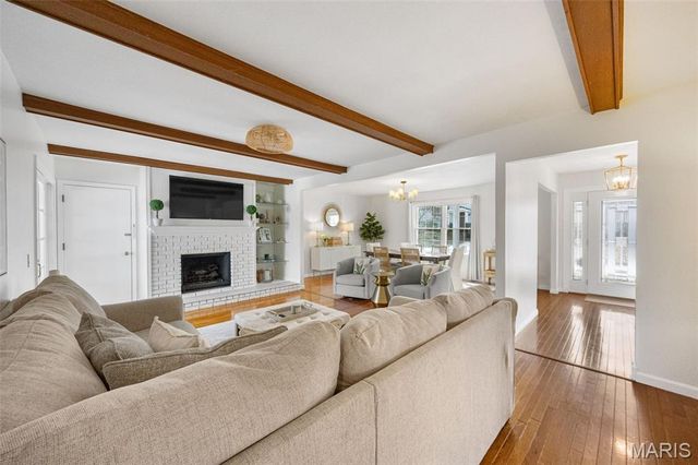 215 Straightoak Court, Ballwin, MO 63021