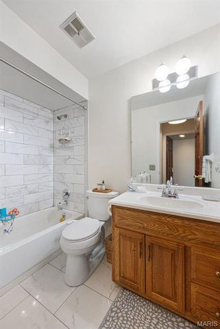 215 Straightoak Court, Ballwin, MO 63021