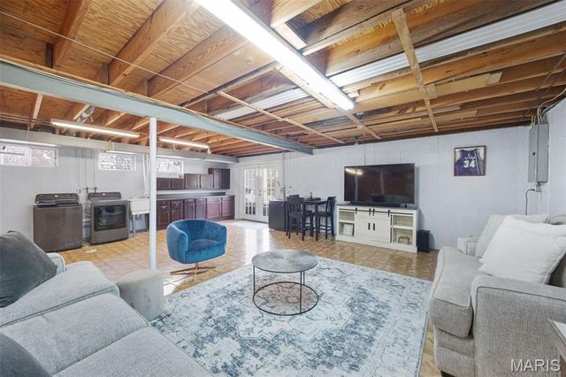 215 Straightoak Court, Ballwin, MO 63021