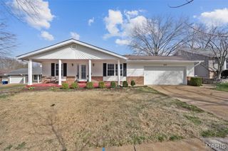 215 Straightoak Court, Ballwin, MO 63021