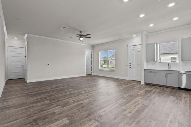 865 Limmer LOOP 635, Hutto, TX 78634