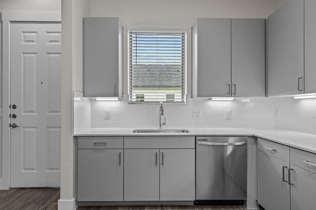 865 Limmer LOOP 635, Hutto, TX 78634