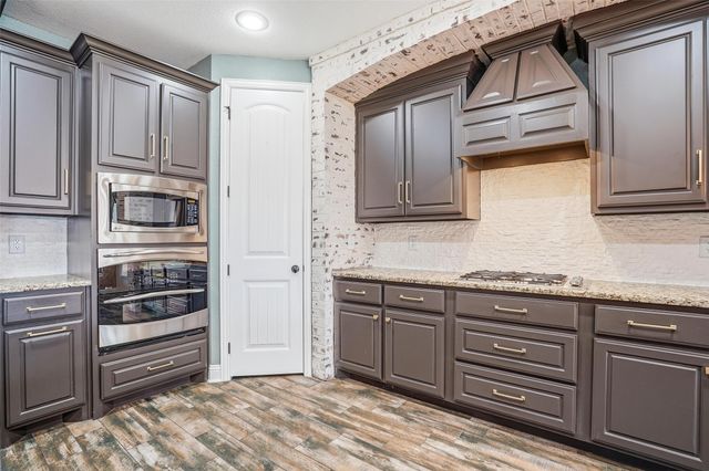 1194 Overland Drive, Burleson, TX 76028