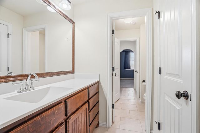 1194 Overland Drive, Burleson, TX 76028