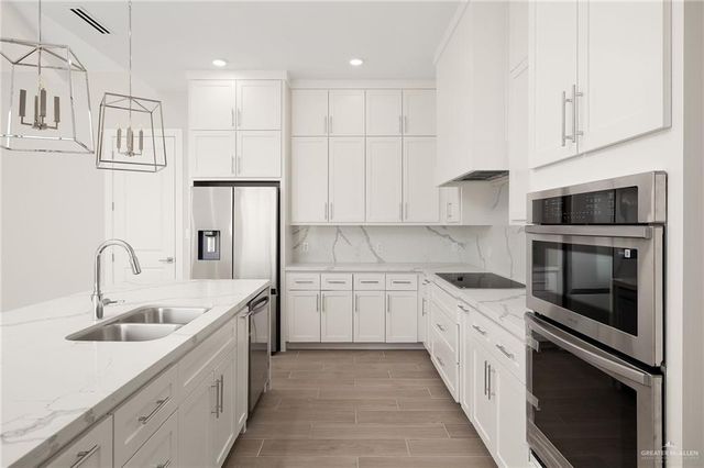 1704 S Queen Street, Edinburg, TX 78539