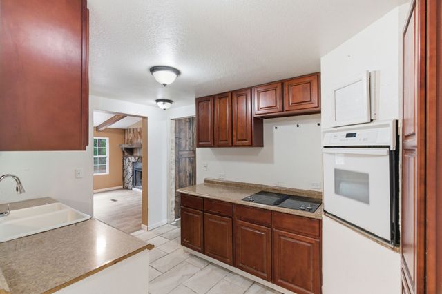 2109 Timber Top Trail, Joshua, TX 76058