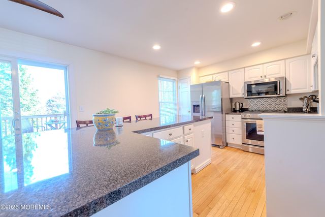 41 Abby Road, Farmingdale, NJ 07727