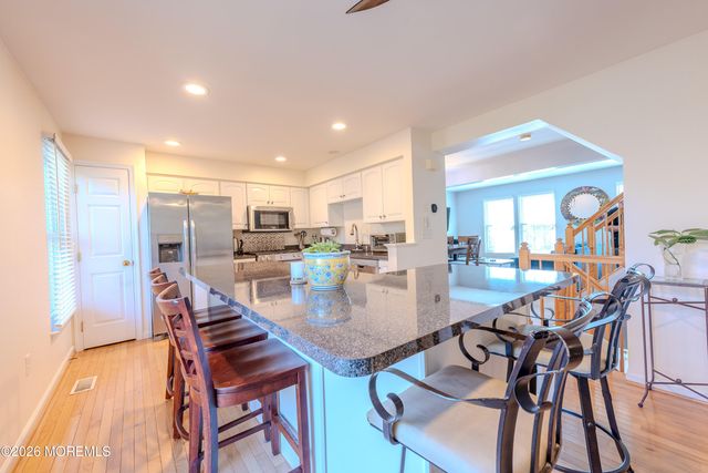 41 Abby Road, Farmingdale, NJ 07727