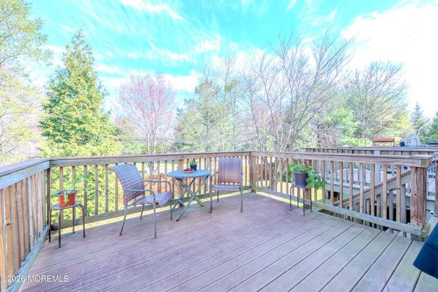 41 Abby Road, Farmingdale, NJ 07727