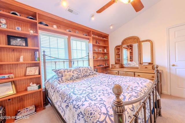 41 Abby Road, Farmingdale, NJ 07727