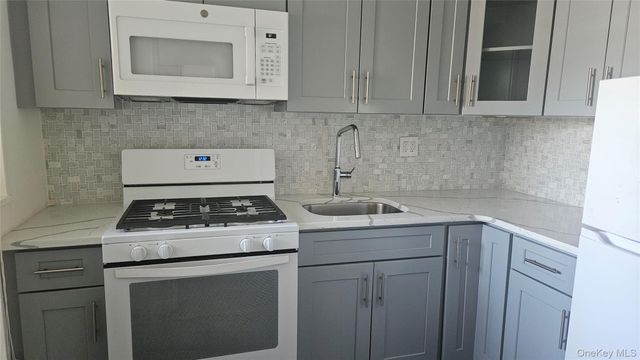 97-37 63rd Road 9M, Rego Park, NY 11374