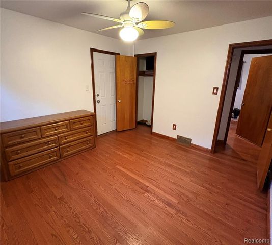 20306 Woodmont Street, Harper Woods, MI 48225