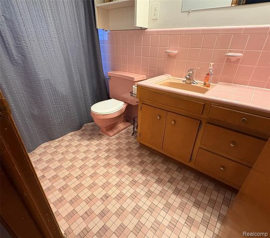 20306 Woodmont Street, Harper Woods, MI 48225