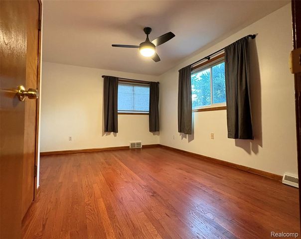 20306 Woodmont Street, Harper Woods, MI 48225