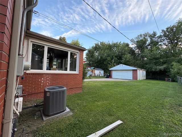 20306 Woodmont Street, Harper Woods, MI 48225