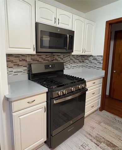 20306 Woodmont Street, Harper Woods, MI 48225