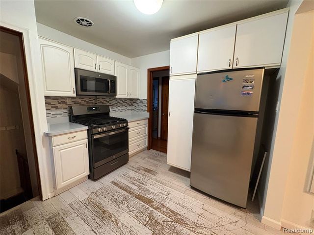 20306 Woodmont Street, Harper Woods, MI 48225