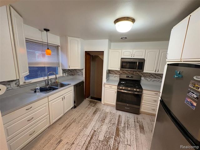 20306 Woodmont Street, Harper Woods, MI 48225