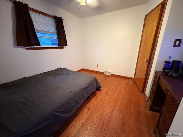 20306 Woodmont Street, Harper Woods, MI 48225