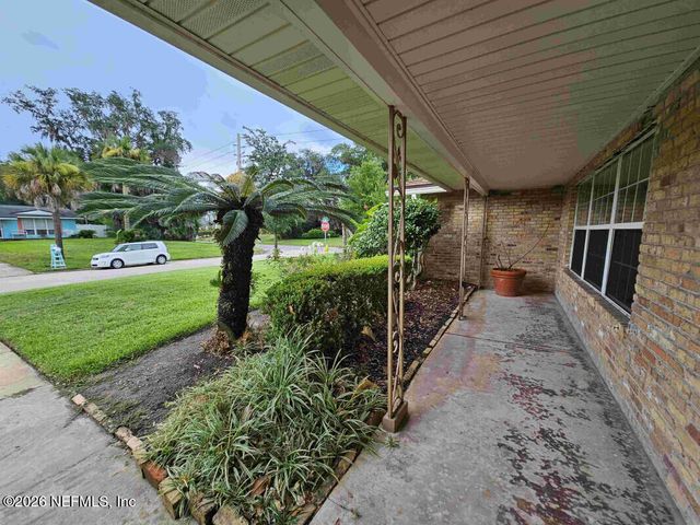 2 FAIRWAY Road, Jacksonville Beach, FL 32250