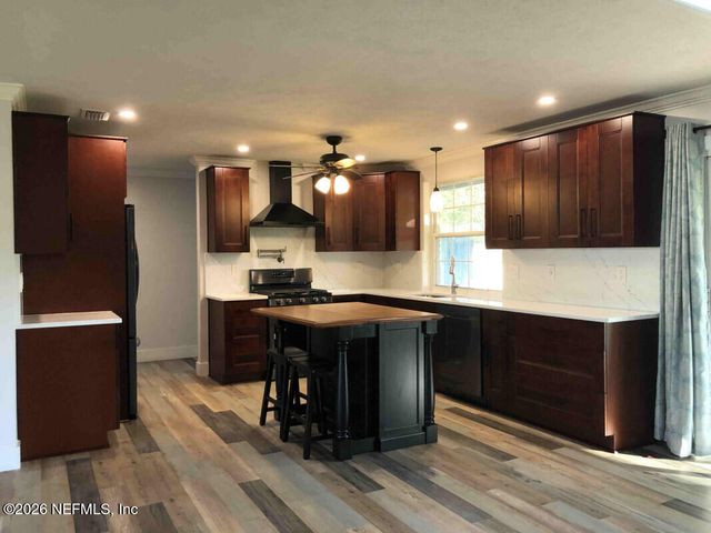 2 FAIRWAY Road, Jacksonville Beach, FL 32250