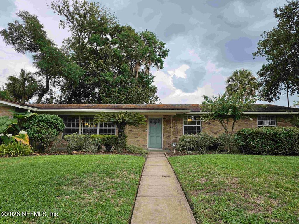 2 FAIRWAY Road, Jacksonville Beach, FL 32250