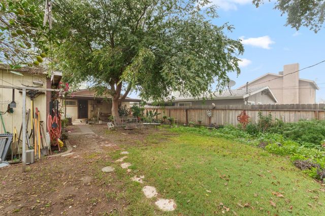 1312 P Street, Sanger, CA 93657