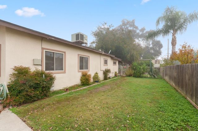 1312 P Street, Sanger, CA 93657