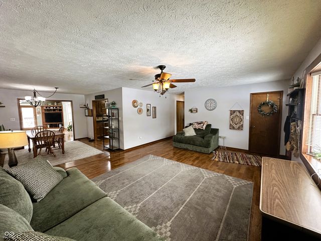 541 N Us Highway 231, Greencastle, IN 46135