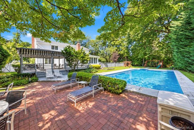 28 S Lot Road, Smithtown, NY 11787