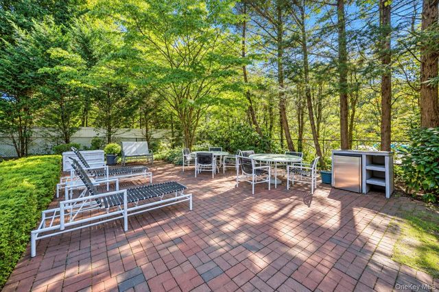 28 S Lot Road, Smithtown, NY 11787