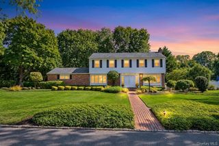 28 S Lot Road, Smithtown, NY 11787