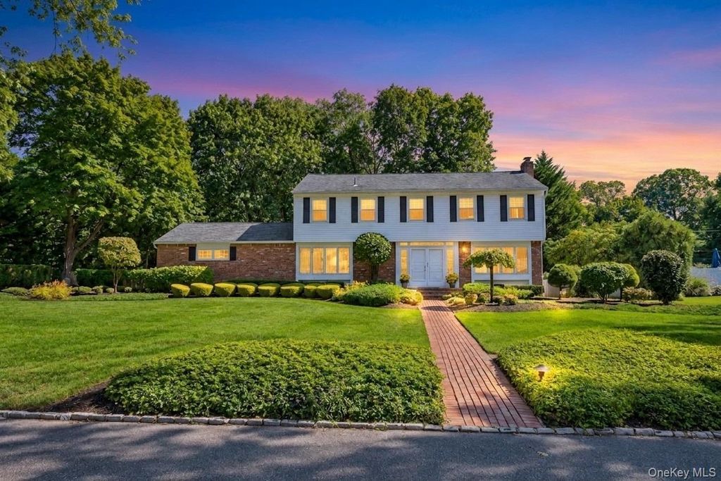 28 S Lot Road, Smithtown, NY 11787