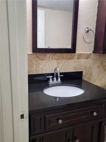 780 NE 199TH Street 101E, Miami, FL 33179