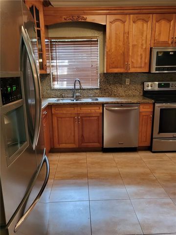 780 NE 199TH Street 101E, Miami, FL 33179