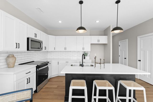 2221 N 159th Ct E, Wichita, KS 67228