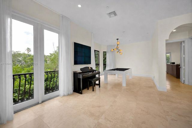 3471 Main Hwy 619, Miami, FL 33133