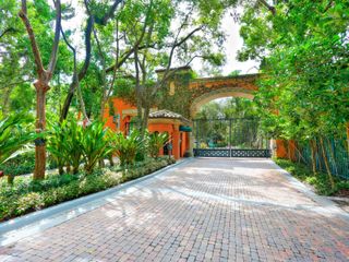 3471 Main Hwy 619, Miami, FL 33133