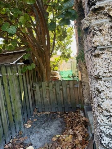 3460 SW 24th Ter, Miami, FL 33145